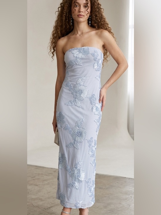 OYS Dresses & Skirts - Strapless Pastel Blue Floral Appliqué Dress